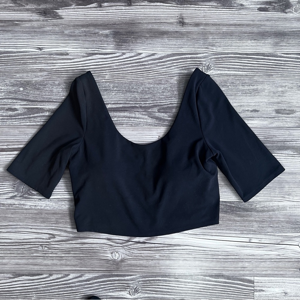 Athleta Exhilarate Black Crop Top A-C Built In Bra